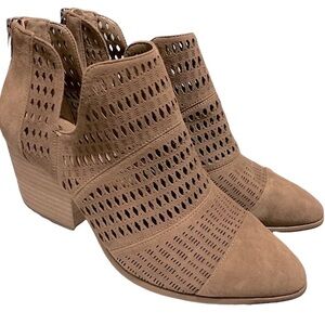 NWT 🛍️ Vince Camuto Suede Ankle Booties